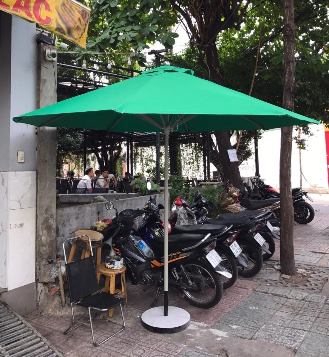 Dù che quán cafe quận Phú Nhuận